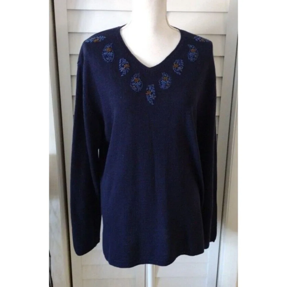 Pendleton‎ women's v-neck embroidered navy sweater L